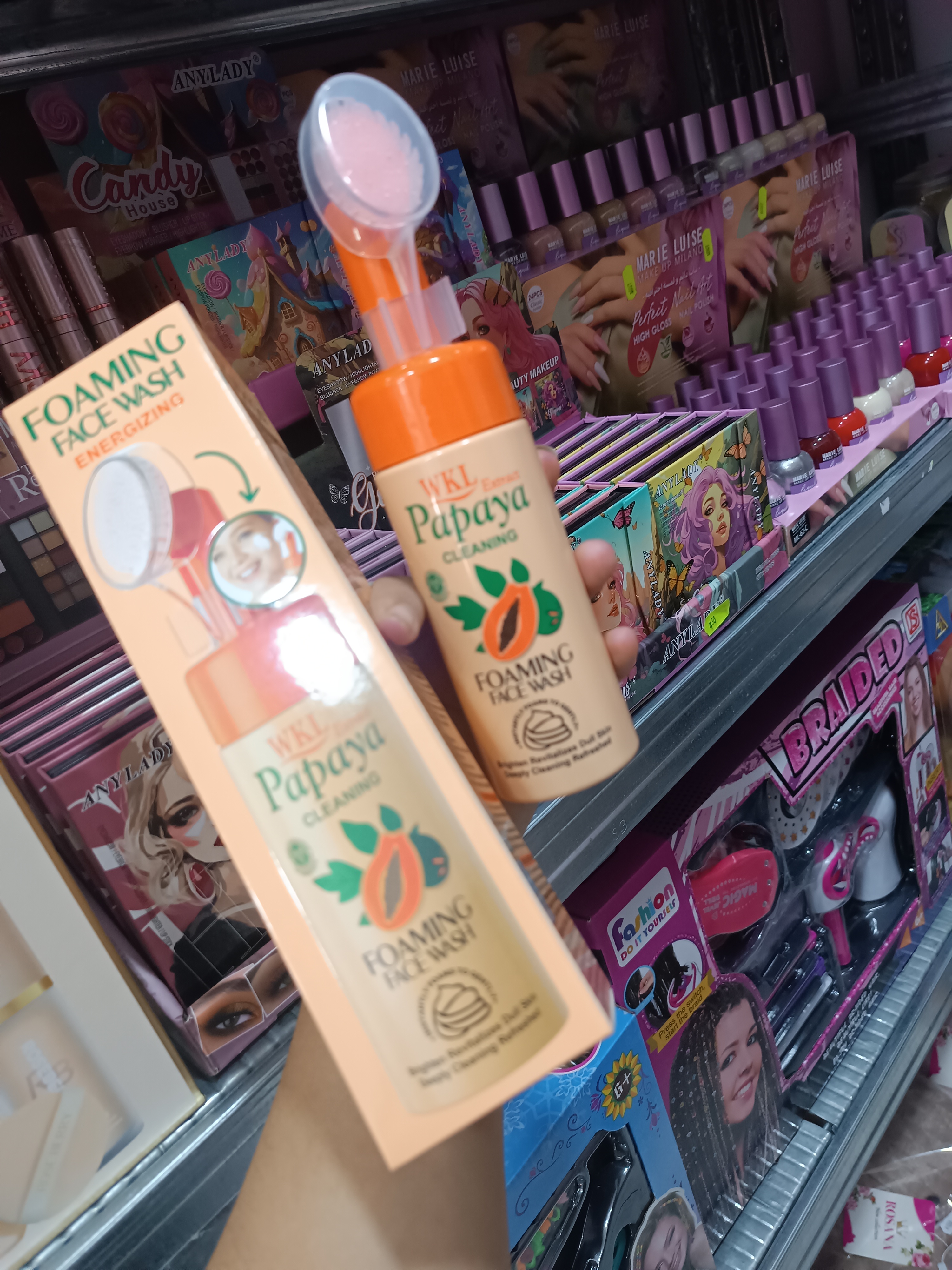 Mousse de papaye pour nettoyer la peau en profondeur et raviver son éclat naturel.